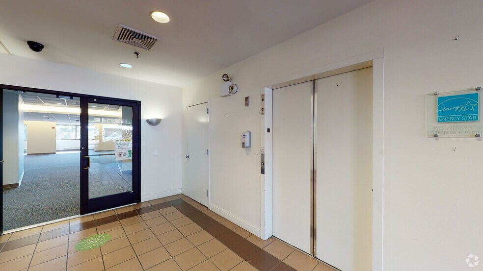 800 Business Center Dr, Horsham Township, PA à vendre - Numérisation 3D de Matterport - Image 2 de 26