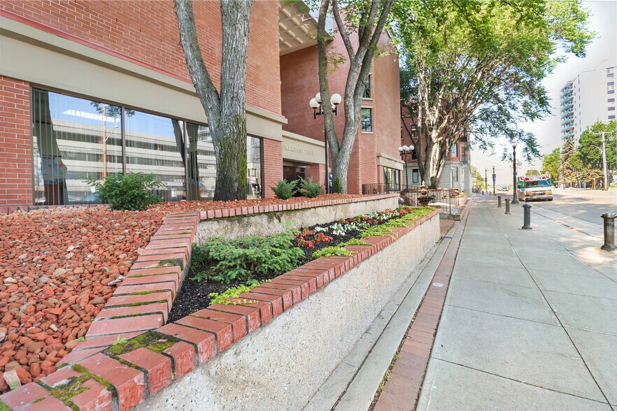 11503 100th Ave NW, Edmonton, AB for sale - Building Photo - Image 2 of 5