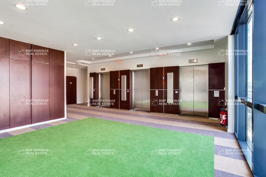 3 Rue Christophe Colomb, Massy for lease - Lobby - Image 3 of 13