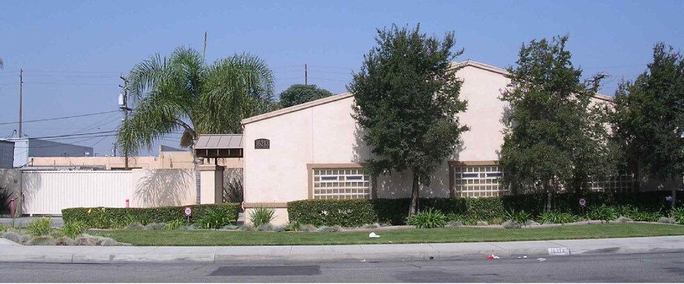 16213-16217 Illinois Ave, Paramount, CA à louer - Photo principale - Image 1 de 1