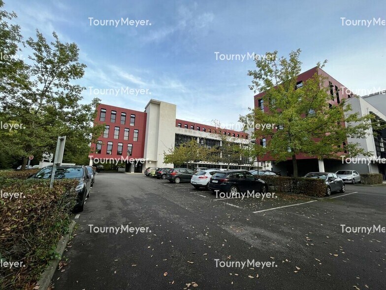 Office in Rennes for lease - Building Photo - Image 1 of 3