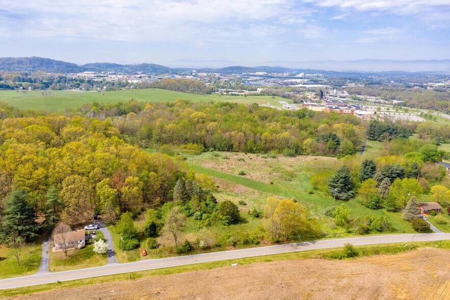 1211-1231 Smithland Rd, Harrisonburg, VA à vendre - Photo du bâtiment - Image 2 de 11