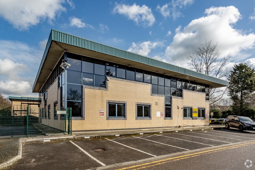 Pacific Rd, Altrincham à louer - Photo du bâtiment - Image 3 de 6