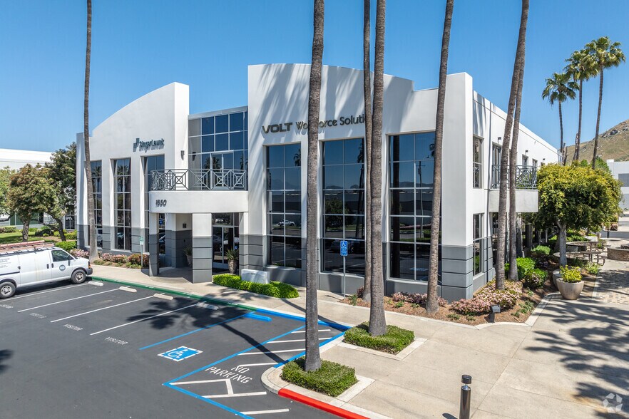 1650 Iowa Ave, Riverside, CA à louer - Photo du bâtiment - Image 1 de 3