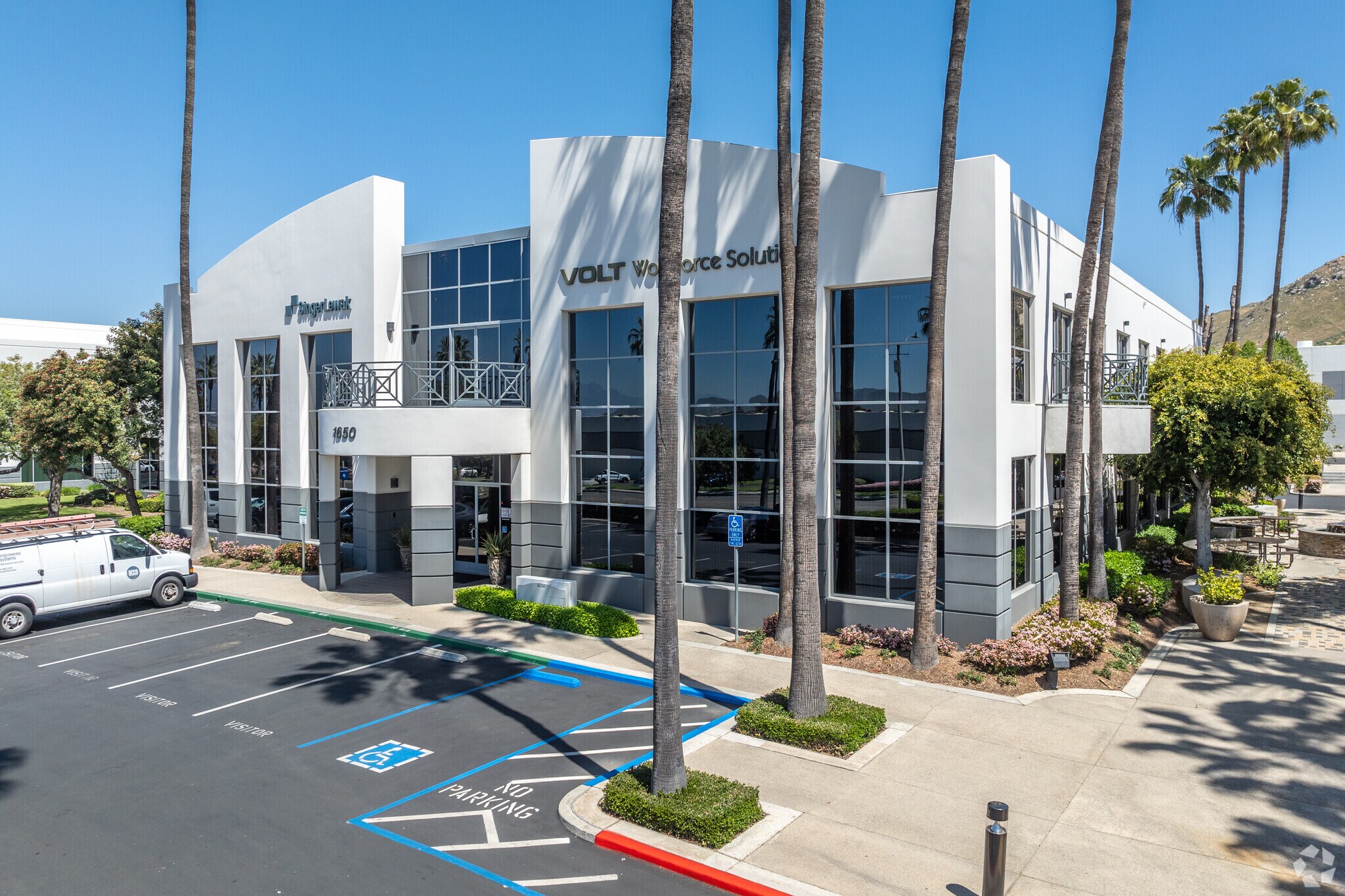 1650 Iowa Ave, Riverside, CA à louer Photo du bâtiment- Image 1 de 4