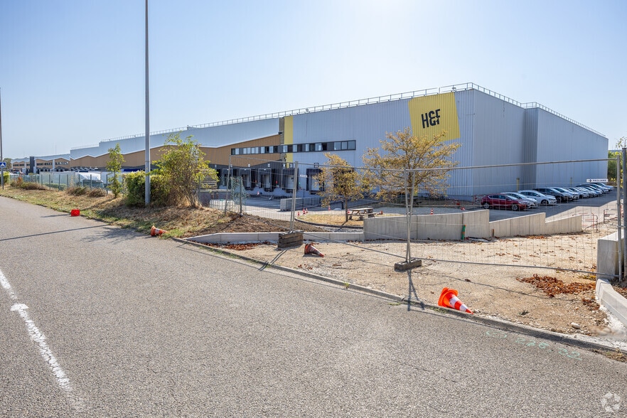 15 Rue De Luzais, Saint-Quentin-Fallavier for lease - Building Photo - Image 2 of 2