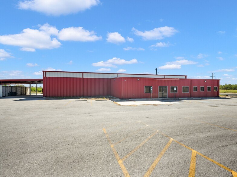 6411 Highway 90 E, Knippa, TX à vendre - Photo du bâtiment - Image 2 de 52