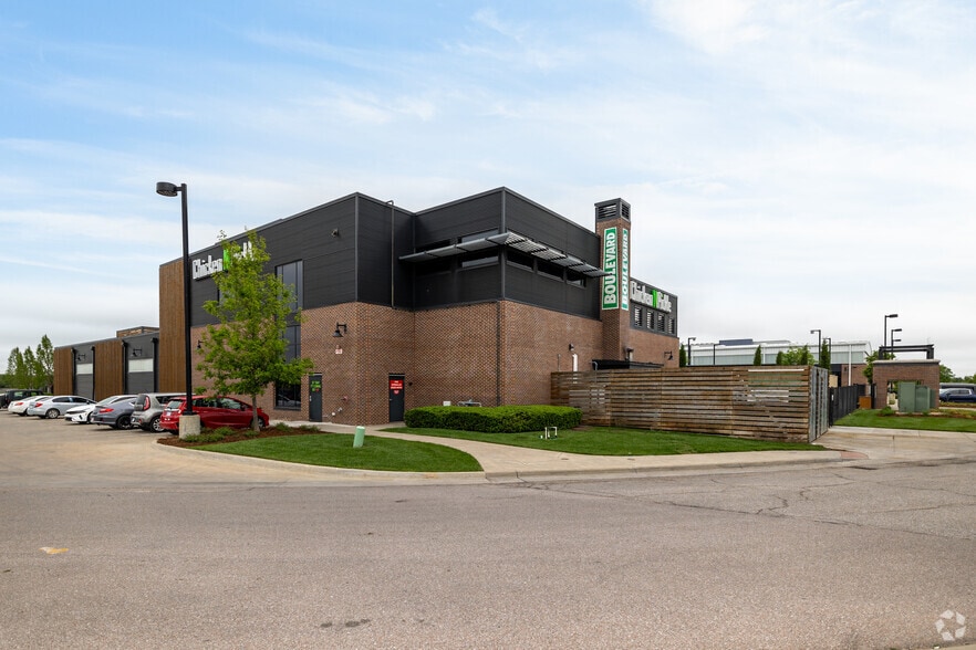 1240 N Greenwich Rd, Wichita, KS à vendre - Photo du bâtiment - Image 2 de 3
