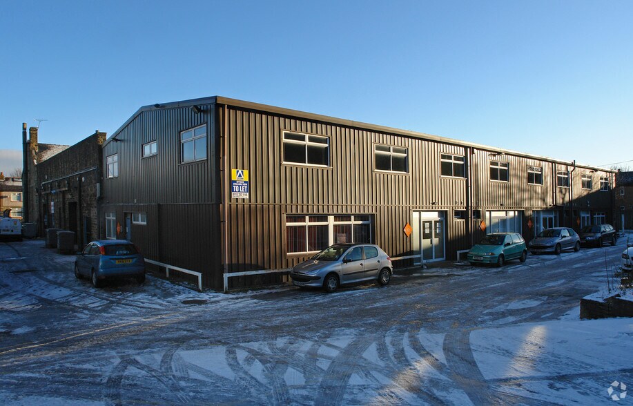Carrbottom Rd, Bradford à louer - Photo du bâtiment - Image 2 de 7