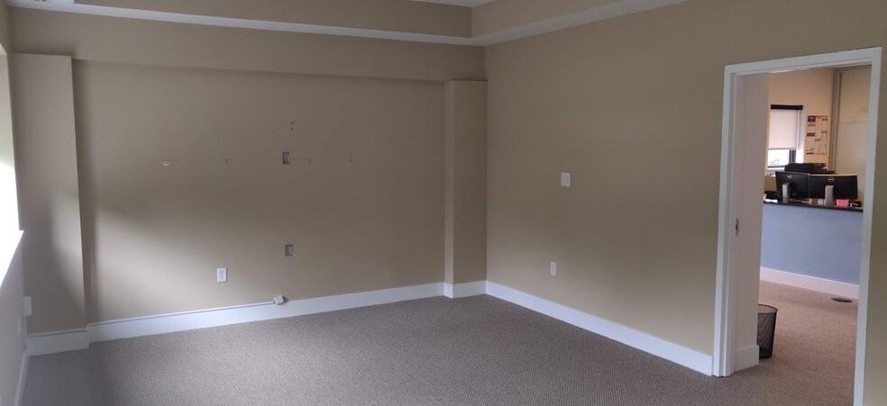 6803 Whittier Ave, McLean, VA à louer - Photo du bâtiment - Image 3 de 5