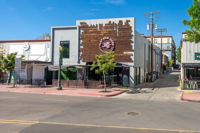 Plus de détails pour 3020 University Ave, San Diego, CA - Commerce de détail à louer