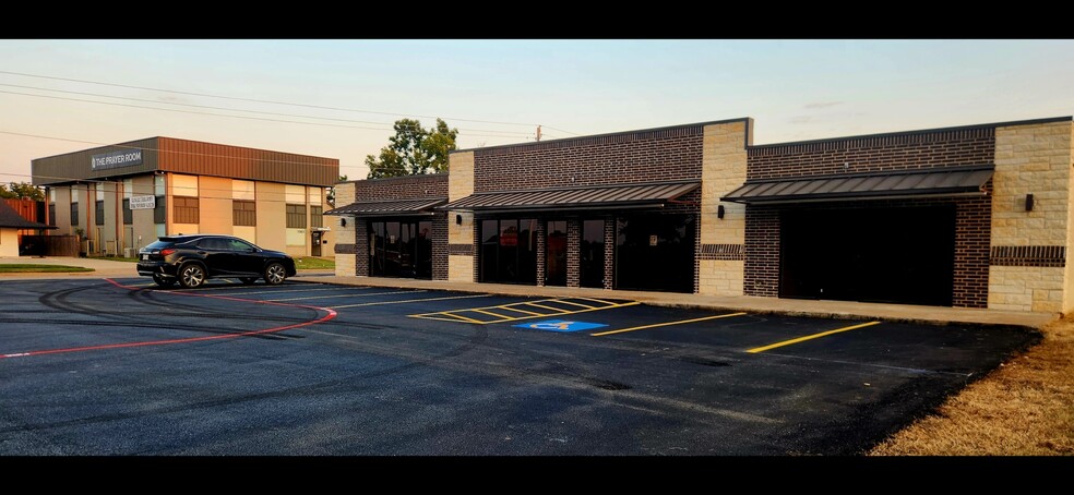 3300 W Park Row, Arlington, TX for lease - Building Photo - Image 2 of 5