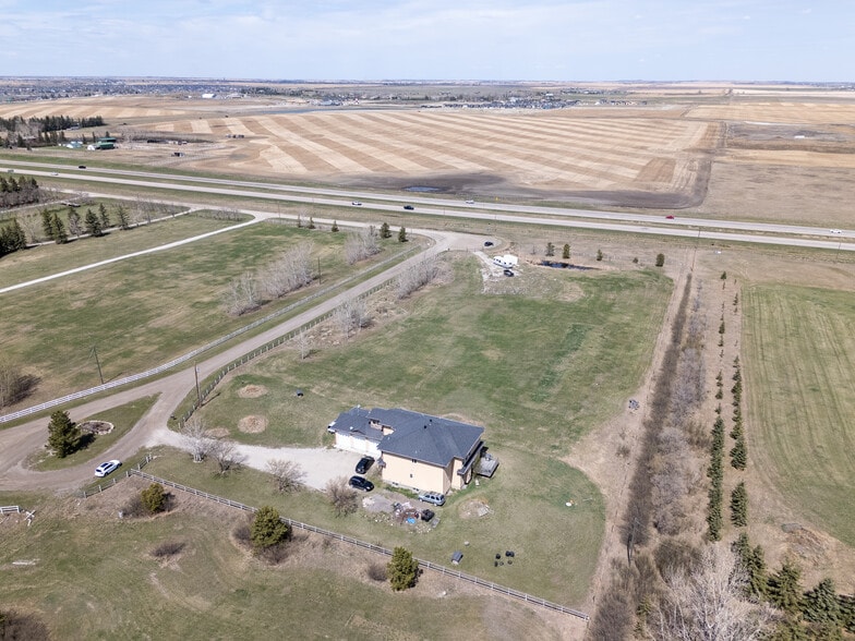 280135 Township Road 242, Chestermere, AB à vendre - Aérien - Image 3 de 22