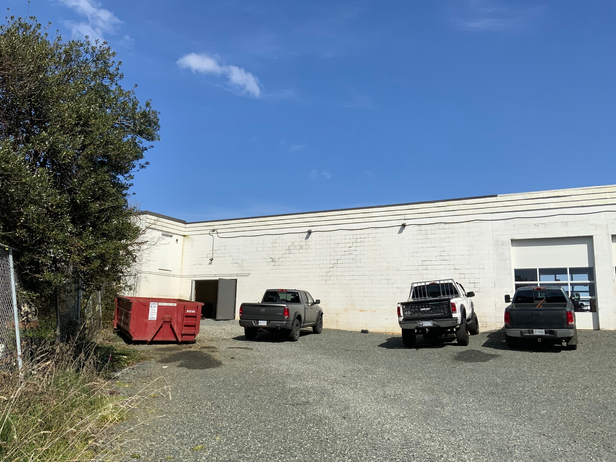 677 Burnside Rd E, Victoria, BC for lease Primary Photo- Image 1 of 6