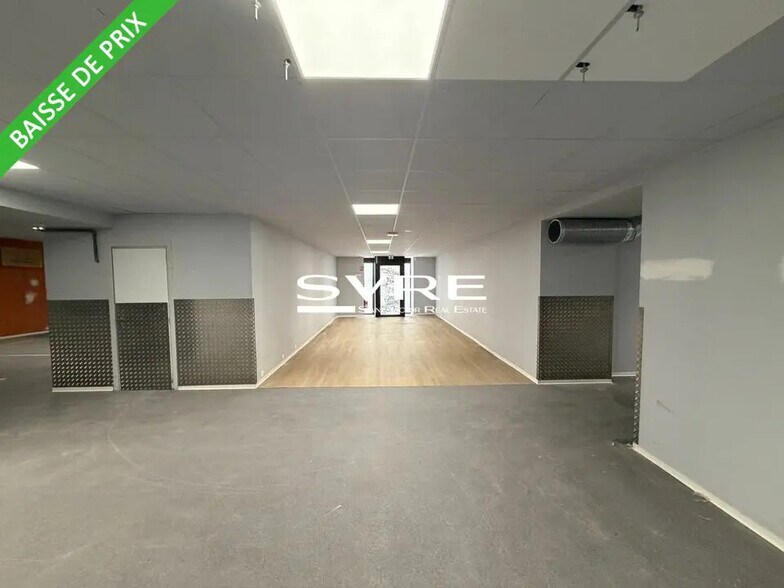 Retail in Marseille for lease - Interior Photo - Image 2 of 8