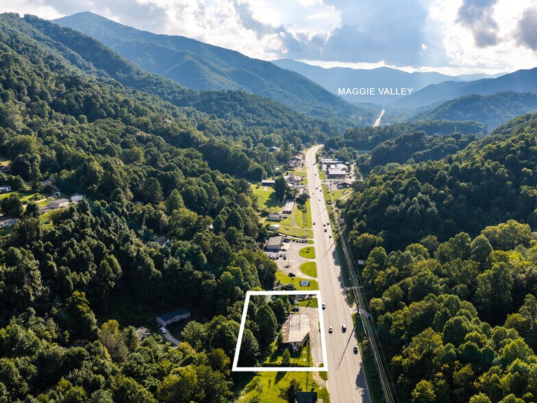 2881 Dellwood Rd, Waynesville, NC for sale - Building Photo - Image 2 of 11