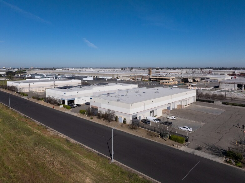 3109 Del Este Pky, Modesto, CA à louer - Aérien - Image 3 de 7