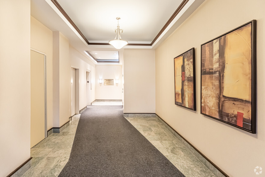 207 Queen St, Ottawa, ON for lease - Lobby - Image 2 of 5