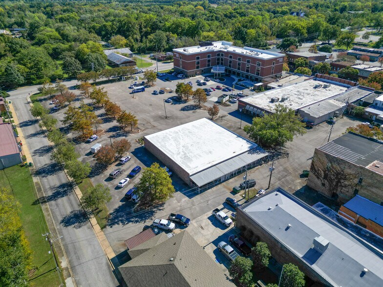 1 Village Park, Cheraw, SC à vendre - Photo du bâtiment - Image 2 de 38