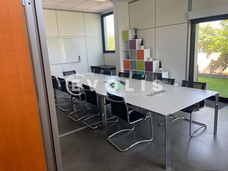 Office in Bussy Saint Martin for lease - Building Photo - Image 3 of 8