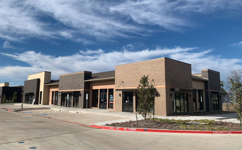 833 E NW Hwy, Grapevine, TX à vendre - Photo du bâtiment - Image 3 de 4