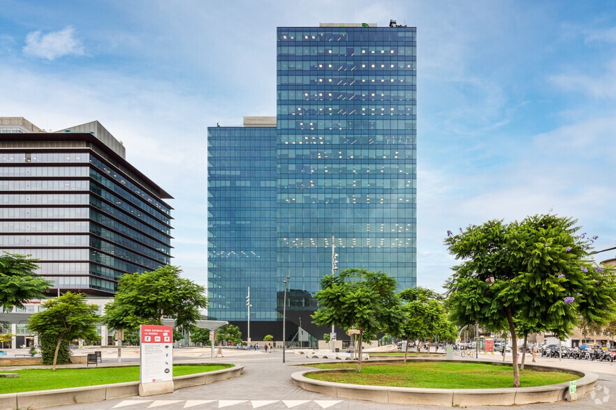 Passeig de la Zona Franca, 101-105, Barcelona, Barcelona for lease - Building Photo - Image 2 of 7