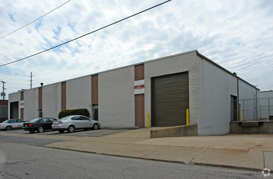 4150-4160 Commerce Ave, Cleveland, OH à vendre - Photo du bâtiment - Image 2 de 5