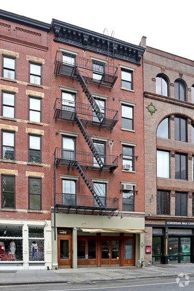 506 Laguardia Pl, New York, NY à vendre - Photo du bâtiment - Image 1 de 7