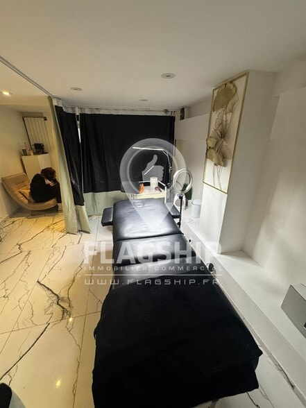 Retail in Paris for lease - Building Photo - Image 3 of 4