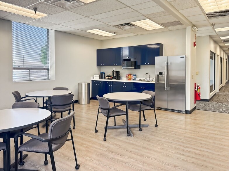 1300 S Litchfield Rd, Goodyear, AZ for lease - Interior Photo - Image 2 of 12