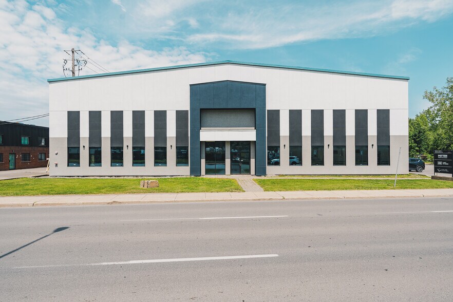 9055 Boul Henri-Bourassa E, Montréal, QC à louer - Photo du bâtiment - Image 2 de 9