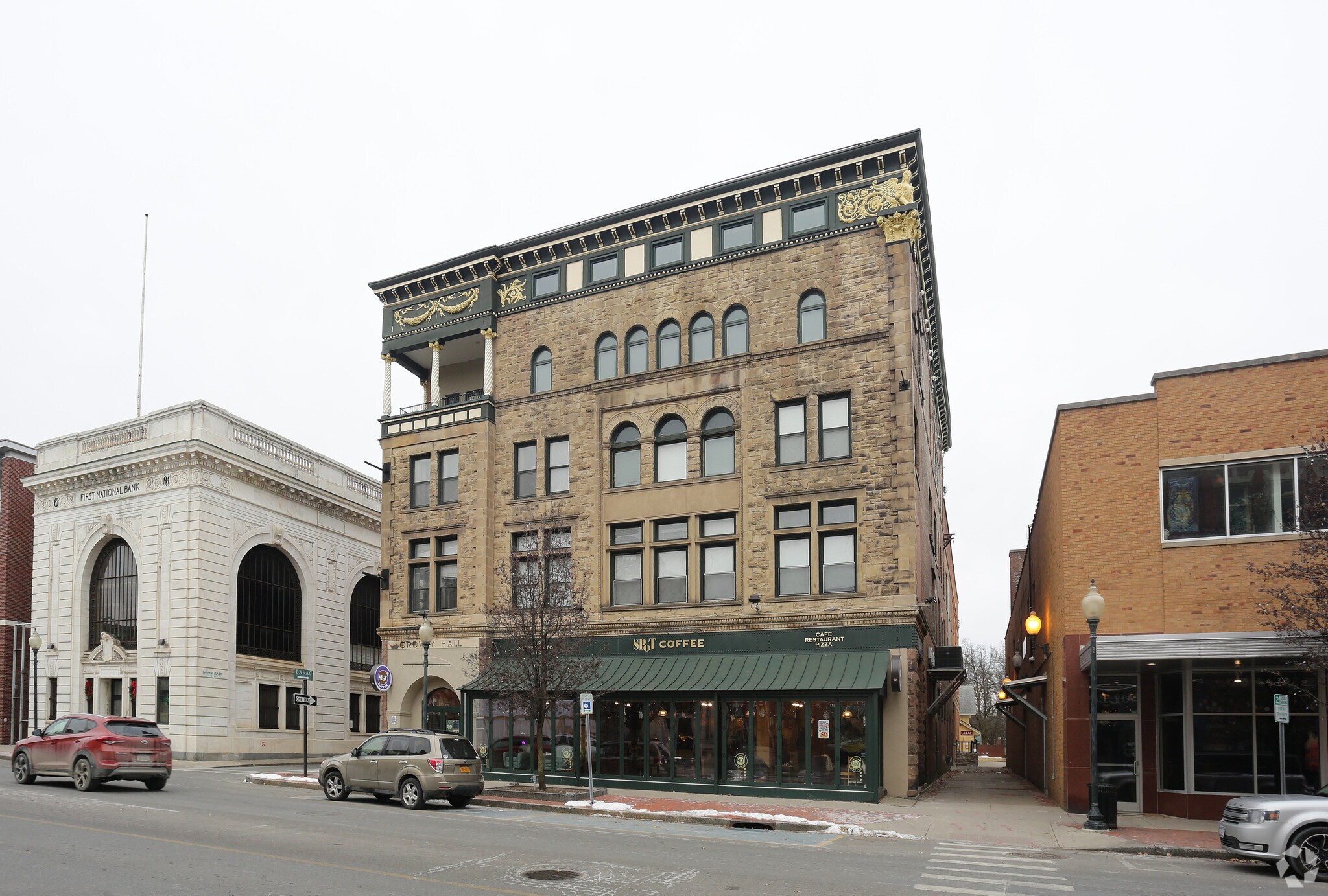 221 Glen St, Glens Falls, NY à louer Photo principale- Image 1 de 48