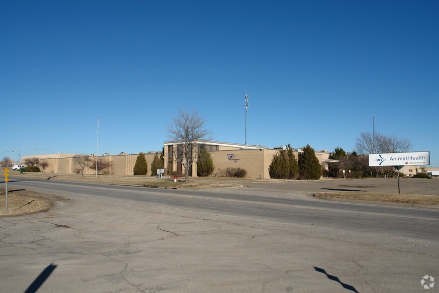 1219 Hatcher St, Emporia, KS à louer - Photo du bâtiment - Image 3 de 10