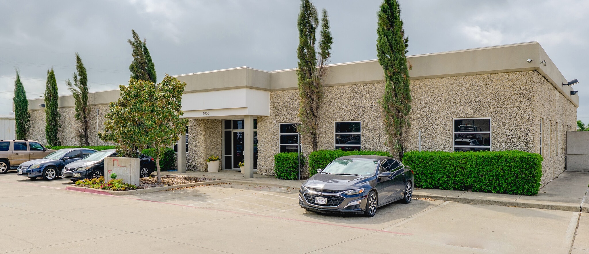 1930 Hinton Dr, Irving, TX for lease Primary Photo- Image 1 of 11
