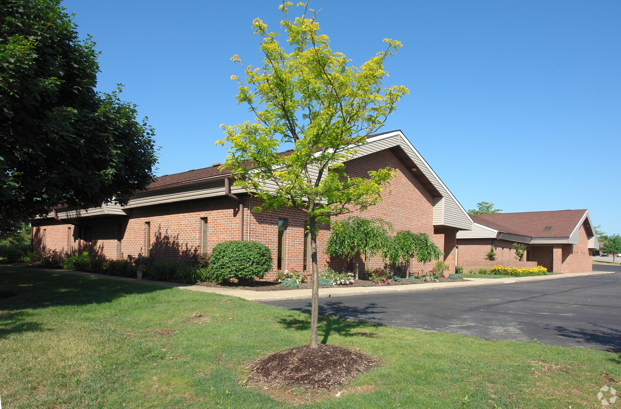 4790 Douglas Cir, Canton, OH for lease Primary Photo- Image 1 of 8