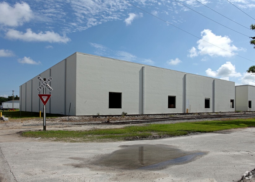 1600 Central Florida Pky, Orlando, FL for sale - Building Photo - Image 2 of 4