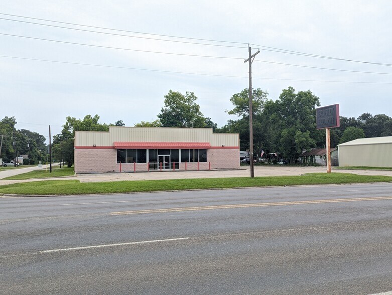 411 E Main St, Daisetta, TX à vendre - Photo du bâtiment - Image 1 de 22
