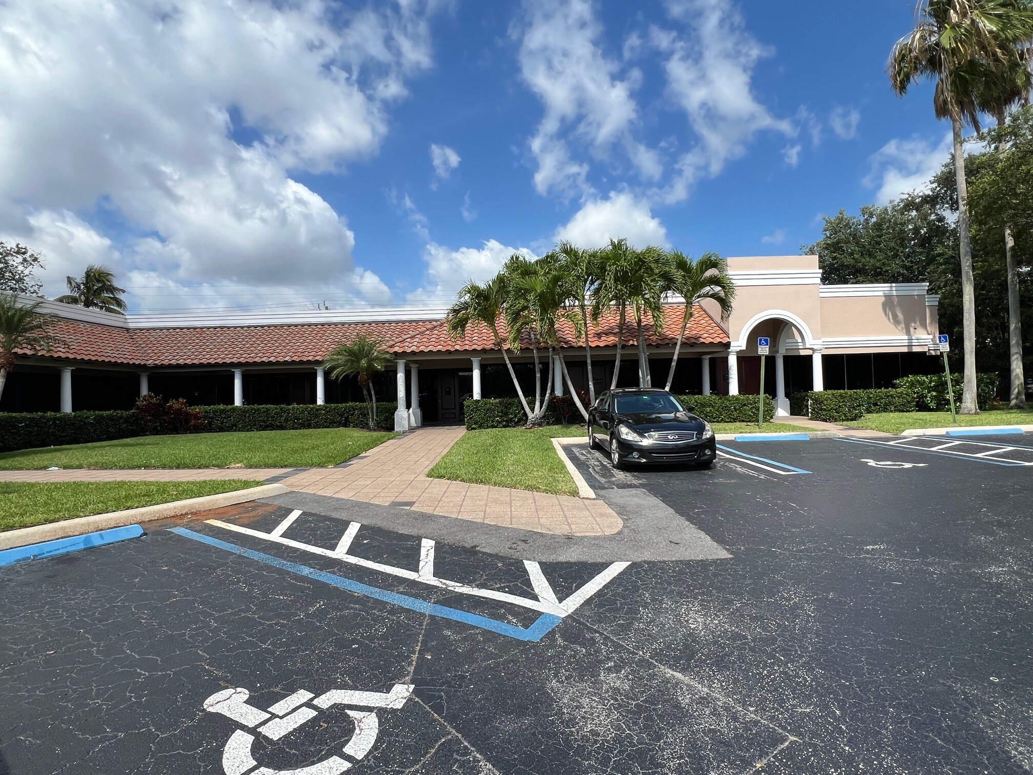 4 Harvard Cir, West Palm Beach, FL for lease Building Photo- Image 1 of 5