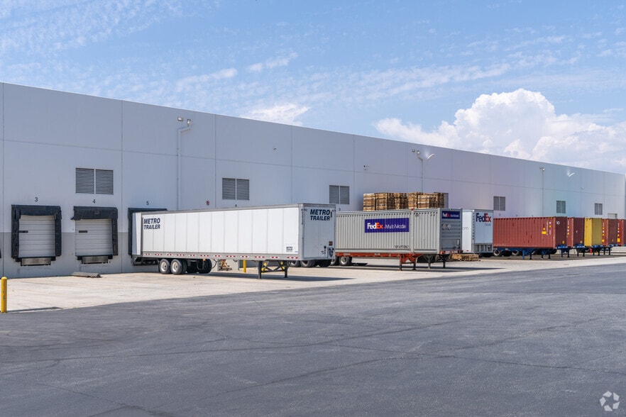 1175 E Francis St, Ontario, CA for lease - Building Photo - Image 2 of 6