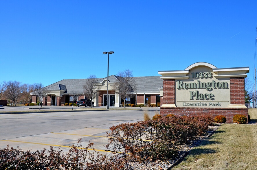 10333 E 21st St, Wichita, KS à louer - Photo du bâtiment - Image 3 de 4