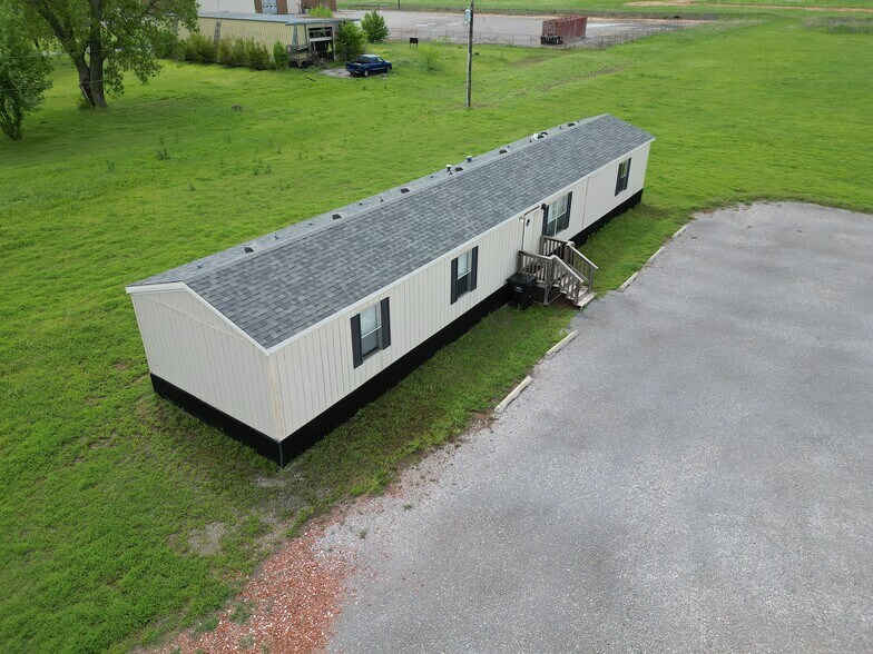201 Airport Road, Hinton, OK à vendre - Photo du bâtiment - Image 3 de 24