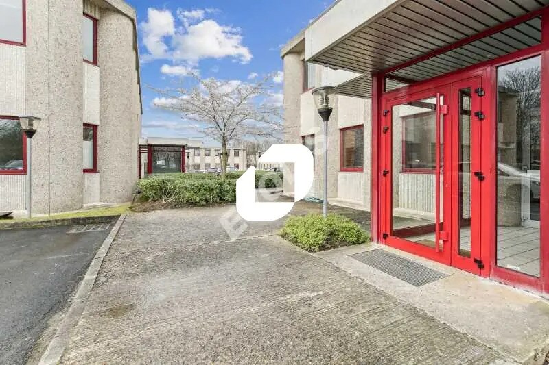 Bureau dans Tremblay-en-France à louer - Photo du bâtiment - Image 2 de 14