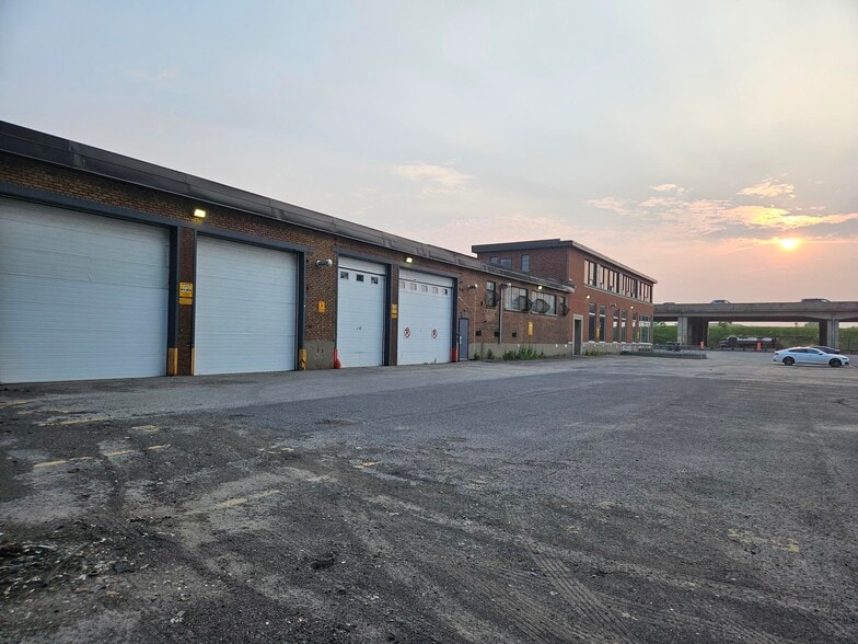 4360 Ch de la Côte-de-Liesse, Mt Royal, QC à vendre - Photo du bâtiment - Image 3 de 33