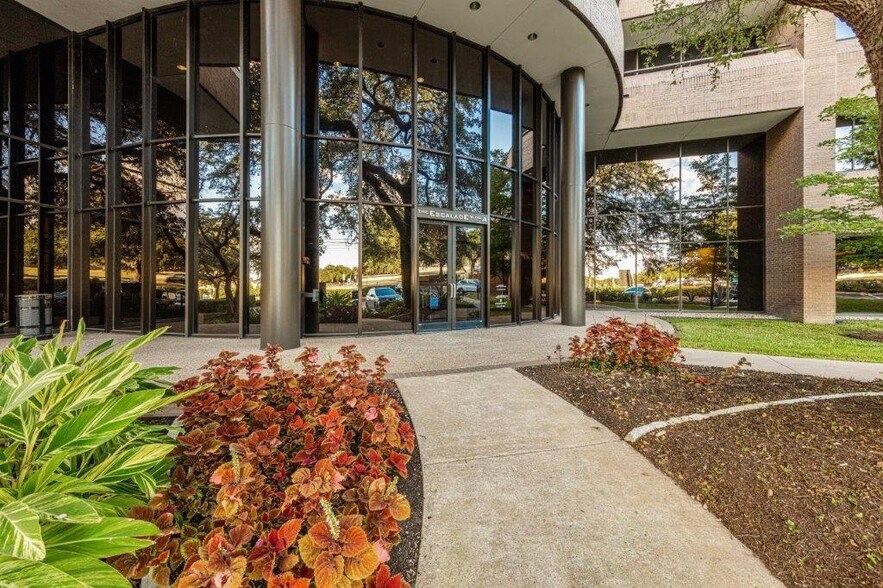 4301 Westbank Dr, Austin, TX à louer - Photo du bâtiment - Image 2 de 9