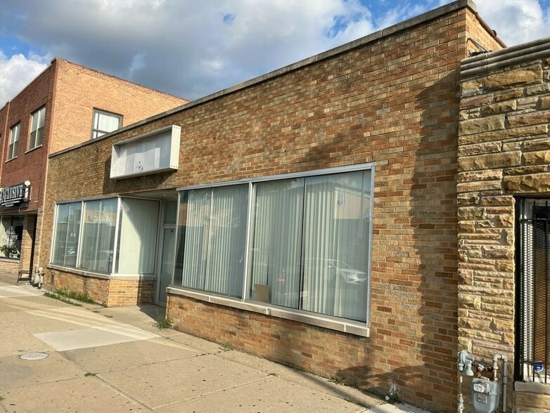 5245 W Diversey Ave, Chicago, IL à vendre - Photo du bâtiment - Image 2 de 13