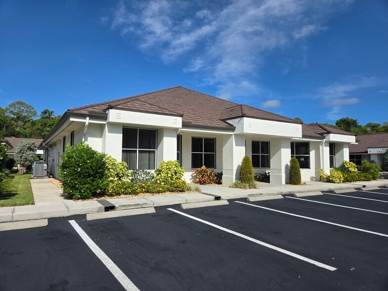 5400 Park Central Ct, Naples, FL for sale - Building Photo - Image 2 of 18