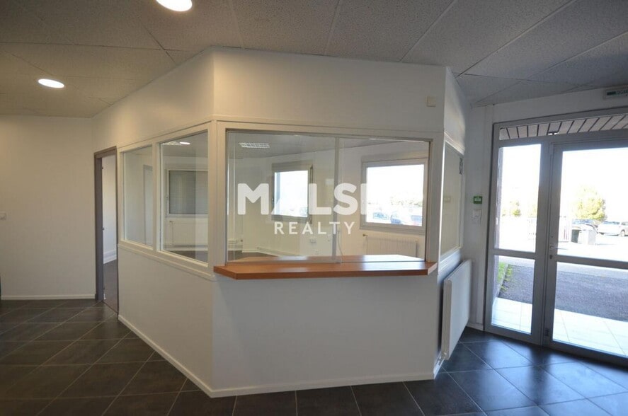 Office in Rillieux-la-Pape for lease - Interior Photo - Image 3 of 6