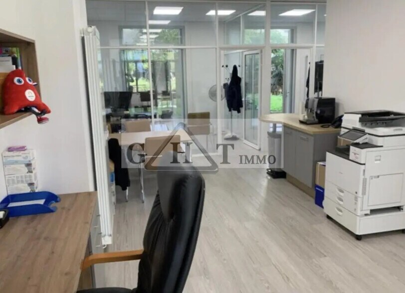 Bureau dans Vincennes à louer - Photo du bâtiment - Image 3 de 8
