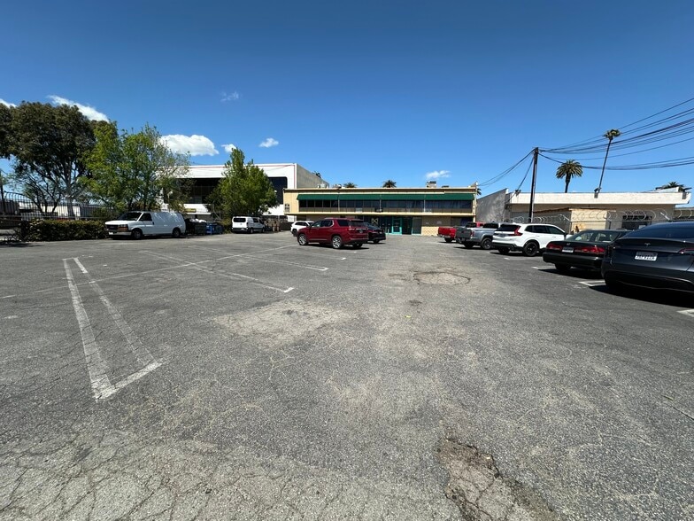21044 Sherman Way, Canoga Park, CA for lease - Building Photo - Image 2 of 20