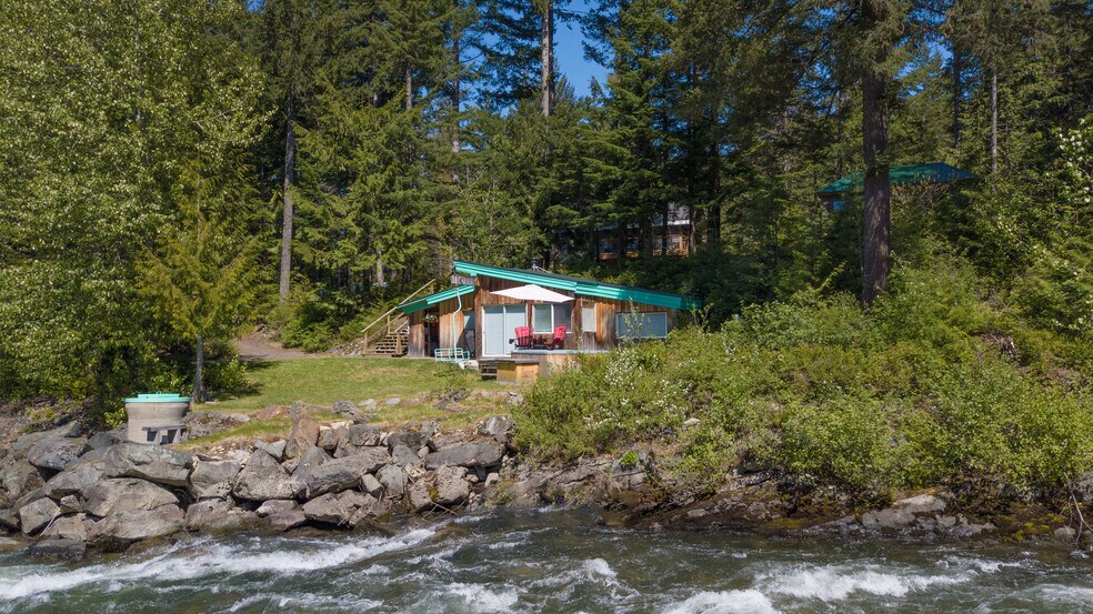1201 Cheakamus Lake Rd, Whistler, BC à vendre - Photo du bâtiment - Image 3 de 11